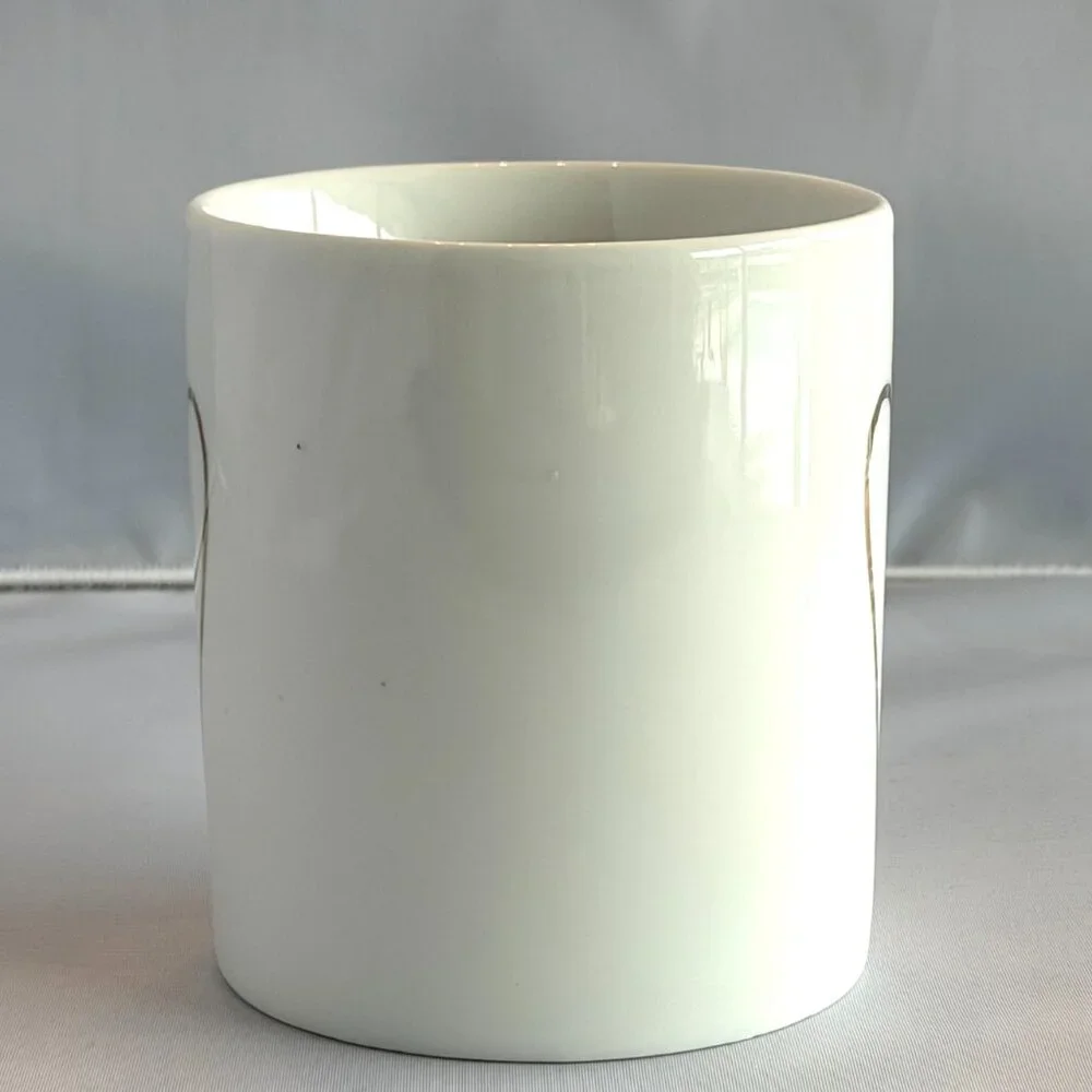 Mug West Elm white porcelain heart mug, gold metallic heart outline